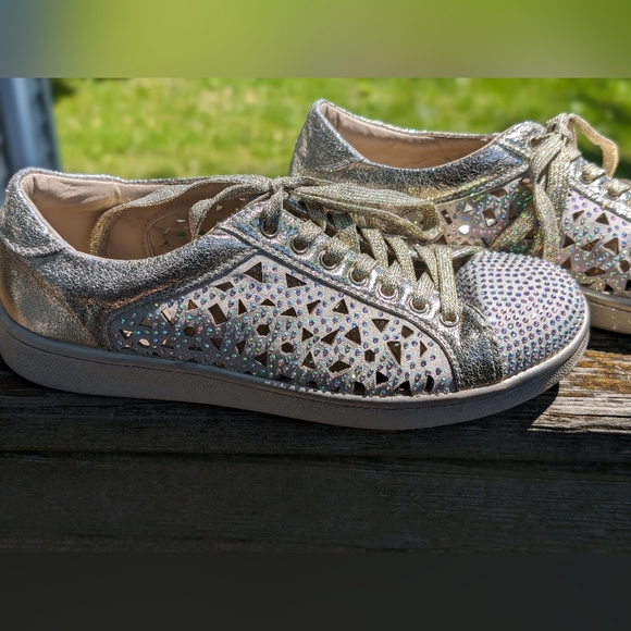 Lady Couture Paris Low Top Laser Cut Sneaker With Rhinesones, Gold - size 38 - Picture 3 of 11